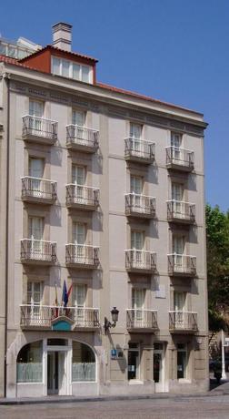 Imagen de los exteriores del Hotel Asturias, Gij&oacute;n. Foto 8