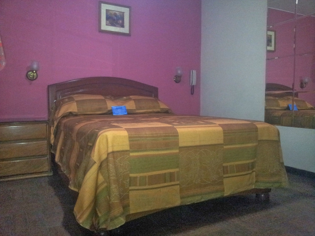 Imagen de la habitación del Hotel Asturias Inn. Foto 4