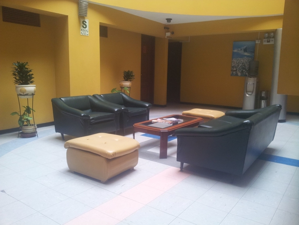 Imagen de los interiores del Hotel Asturias Inn. Foto 17