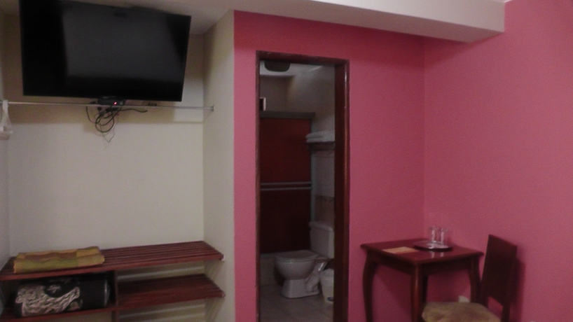 Imagen de la habitación del Hotel Asturias Inn. Foto 12