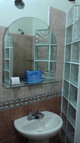 Imagen de la habitación del Hotel Asturias Inn. Foto 13