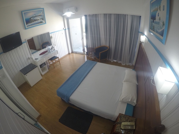 Imagen de la habitación del Hotel Asty. Foto 11