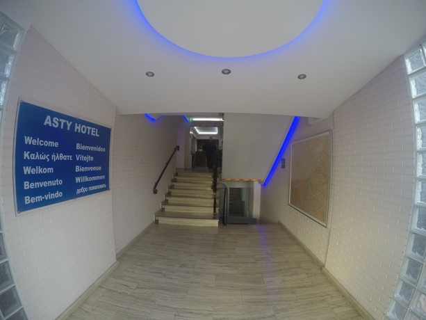 Imagen de los interiores del Hotel Asty. Foto 16