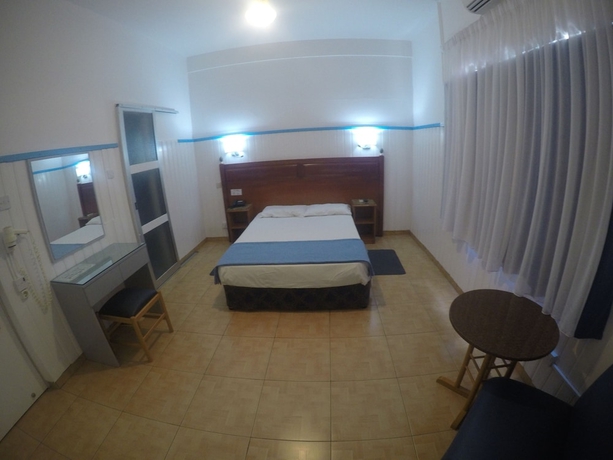 Imagen de la habitación del Hotel Asty. Foto 12