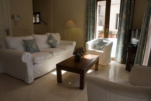 Imagen de la habitación del Hotel At Apartamentos Y Vtv Conde De Torrejon 10. Foto 7