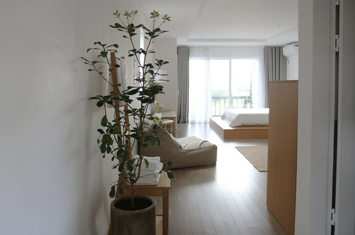 Imagen de la habitación del Hotel At Corner. Foto 12