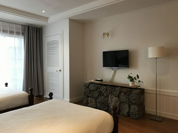 Imagen de la habitación del Hotel At Corner. Foto 16