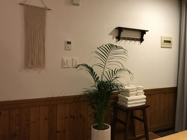 Imagen de la habitación del Hotel At Corner. Foto 30