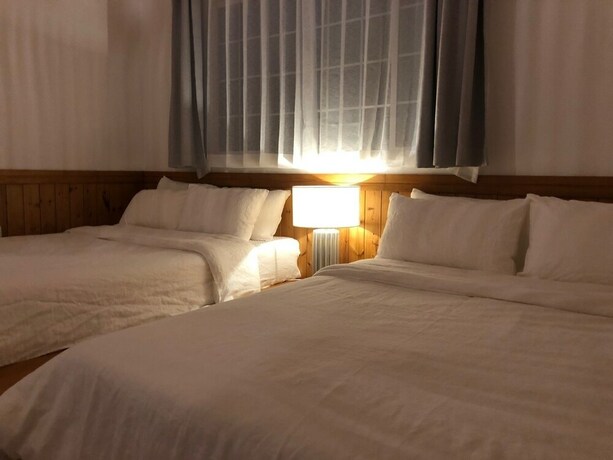 Imagen de la habitación del Hotel At Corner. Foto 33