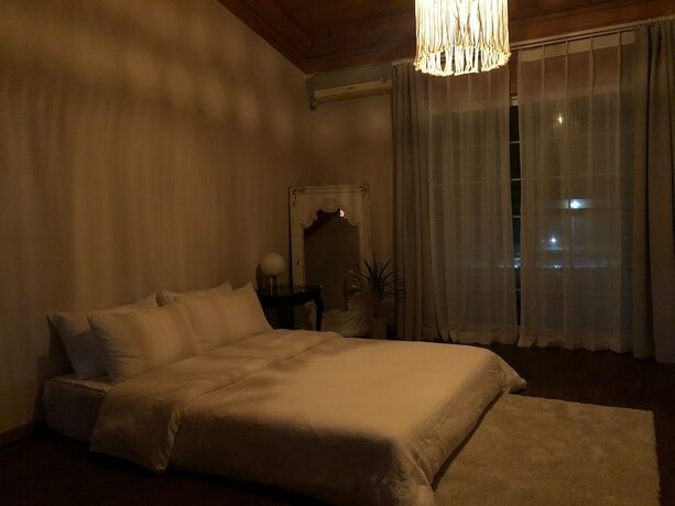 Imagen de la habitación del Hotel At Corner. Foto 34