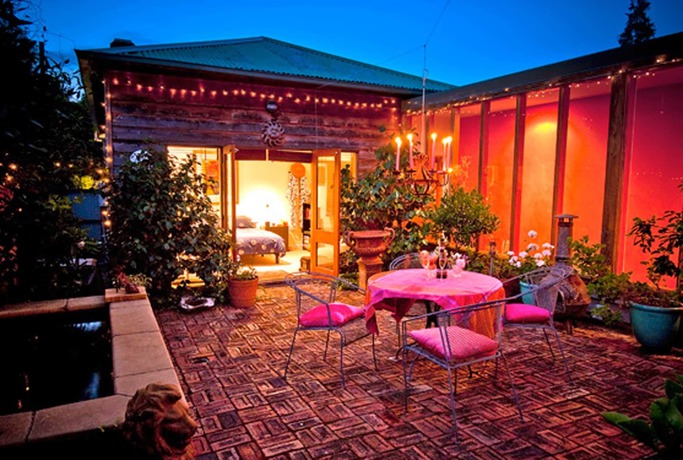 Imagen de los exteriores del Hotel At Eleven. Foto 10