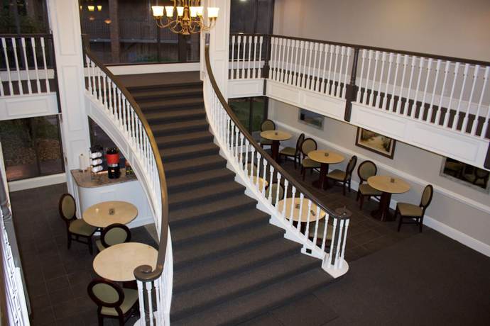Imagen de los interiores del Hotel At Home Inn And Suites. Foto 15