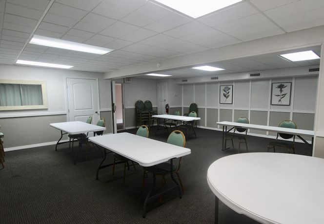 Imagen de los interiores del Hotel At Home Inn And Suites. Foto 16