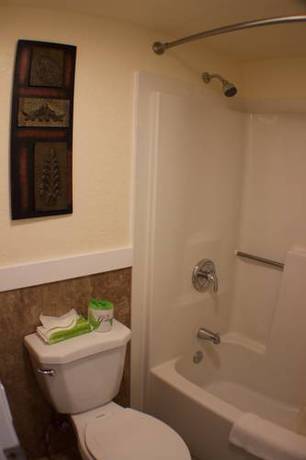 Imagen de la habitación del Hotel At Home Inn. Foto 5