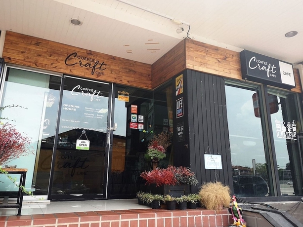 Imagen del bar/restaurante del Hotel At Home Place. Foto 4