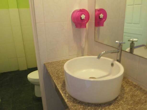 Imagen de la habitación del Hotel At Home Suanphung. Foto 17