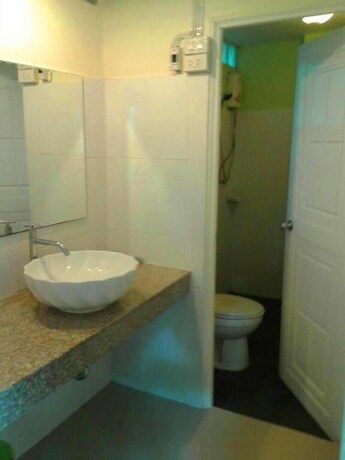 Imagen de la habitación del Hotel At Home Suanphung. Foto 32