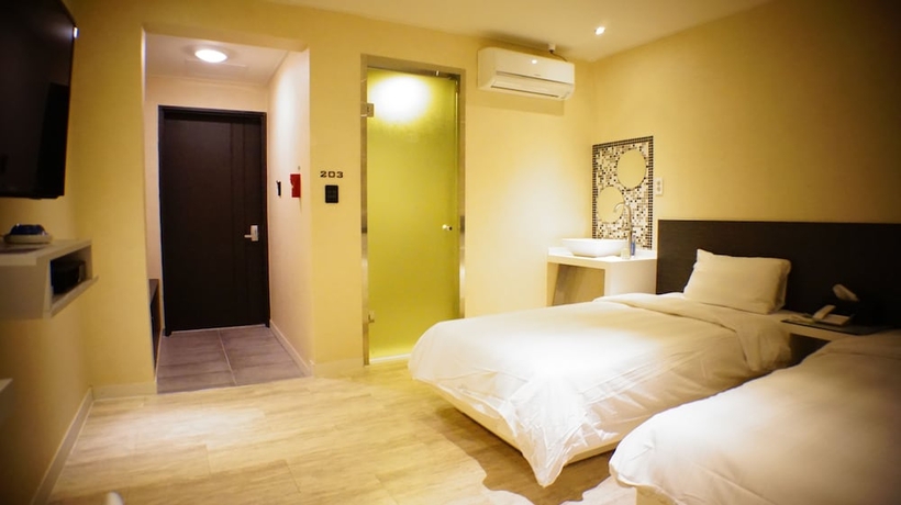 Imagen de la habitación del Hotel At Noon. Foto 3