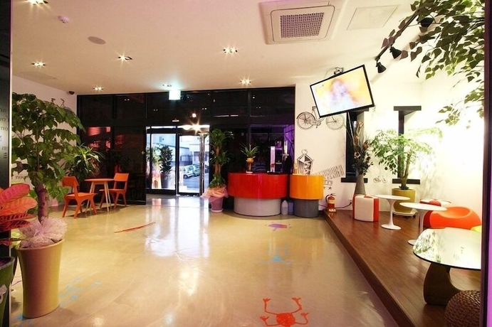 Imagen de los interiores del Hotel At Noon. Foto 16
