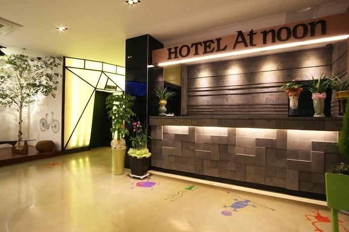 Imagen de los interiores del Hotel At Noon. Foto 18