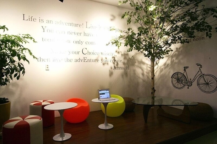 Imagen de los interiores del Hotel At Noon. Foto 19