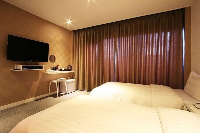 Imagen de la habitación del Hotel At Noon. Foto 9