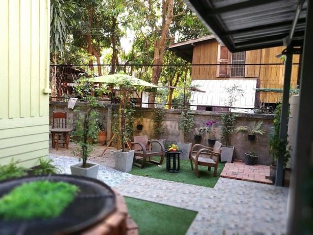 Imagen de los exteriores del Hotel At Phra Sing Retro. Foto 18