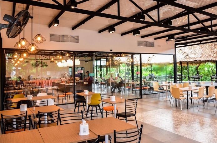 Imagen del bar/restaurante del Hotel At Ruam Chok, Chiang Mai. Foto 3