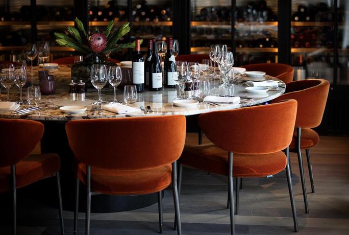 Imagen del bar/restaurante del Hotel At Six. Foto 3