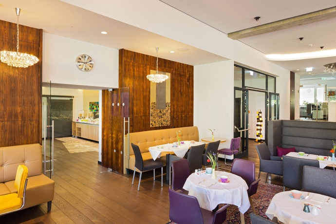 Imagen del bar/restaurante del Hotel At The Park, Baden. Foto 3