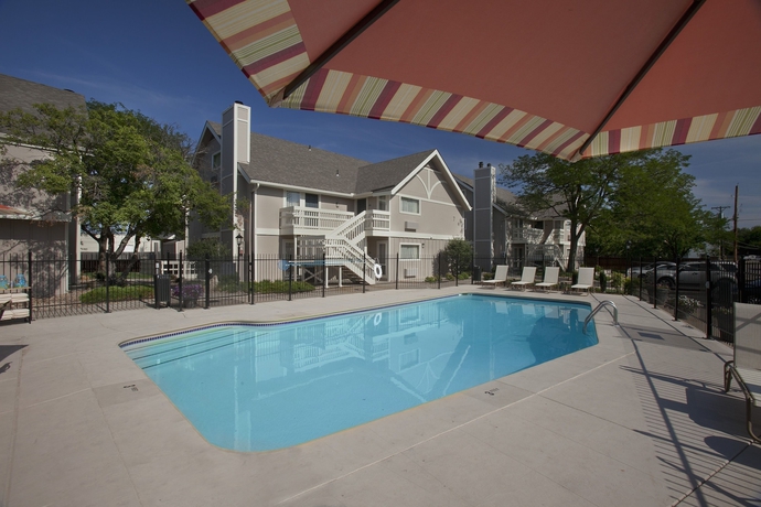 Imagen de la piscina del Hotel At Waterwalk Wichita. Foto 16