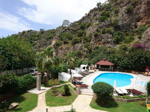 Imagen de la piscina del Hotel Ata Lagoon Beach. Foto 17