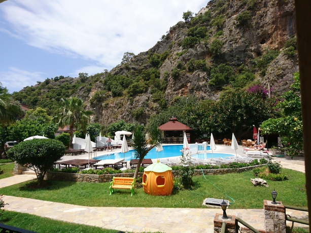 Imagen de la piscina del Hotel Ata Lagoon Beach. Foto 18