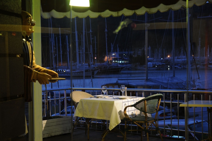 Imagen del bar/restaurante del Hotel Ata Park. Foto 5