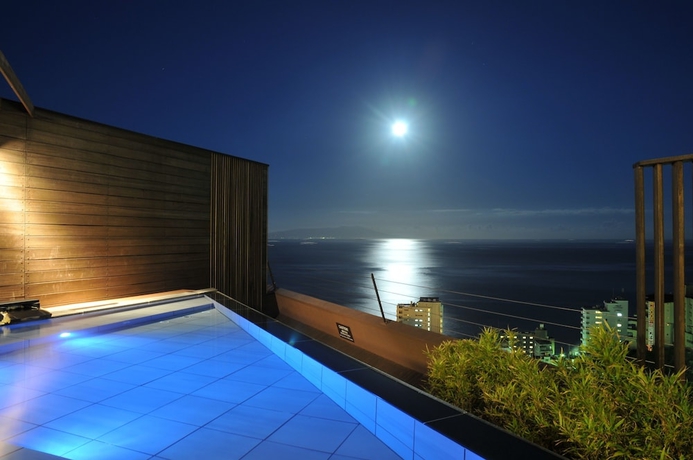 Imagen de la piscina del Hotel Atagawa Prince. Foto 12