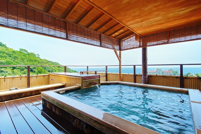 Imagen de la piscina del Hotel Atagawa Prince. Foto 14
