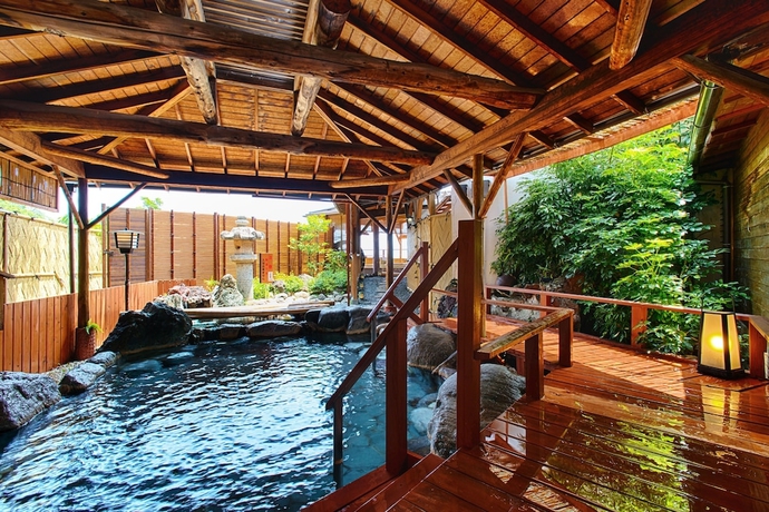 Imagen de la piscina del Hotel Atagawa Prince. Foto 17