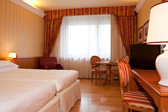 Imagen de la habitación del Hotel Atahotel Executive. Foto 5