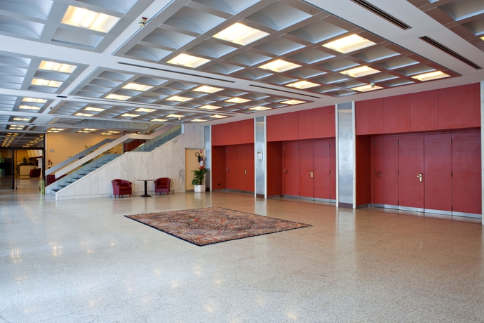 Imagen de los interiores del Hotel Atahotel Executive. Foto 12