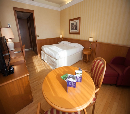 Imagen de la habitación del Hotel Atahotel Executive. Foto 8