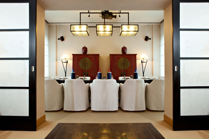 Imagen de los interiores del Hotel Atahotel Executive. Foto 13