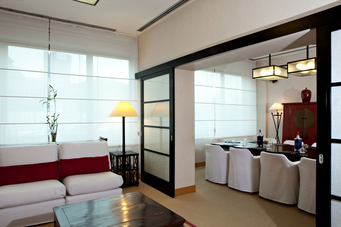 Imagen de los interiores del Hotel Atahotel Executive. Foto 15