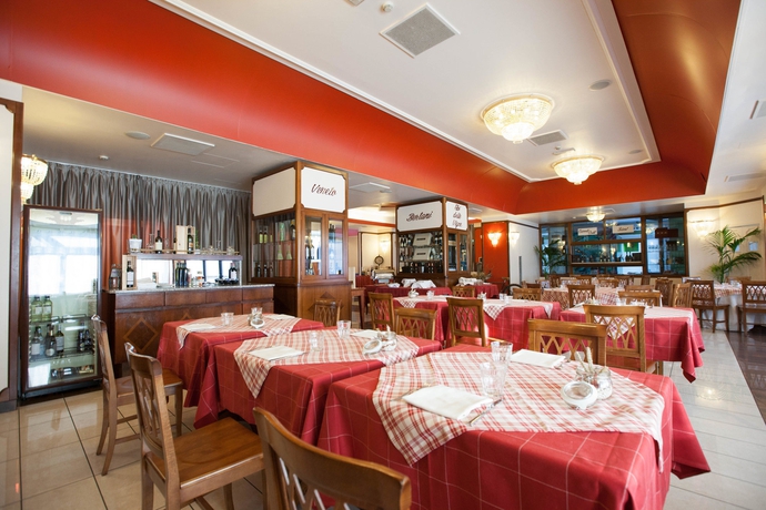 Imagen del bar/restaurante del Hotel Atahotel Executive. Foto 4