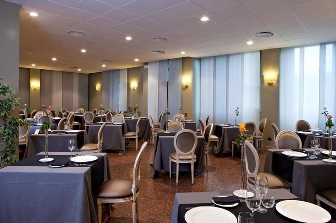 Imagen del bar/restaurante del Hotel Atahotel Quark Hotel. Foto 2