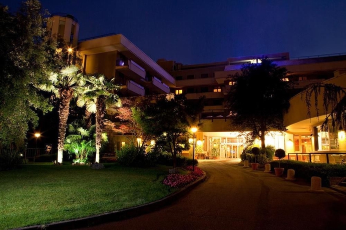 Imagen de los exteriores del Hotel Atahotel Quark Hotel. Foto 15