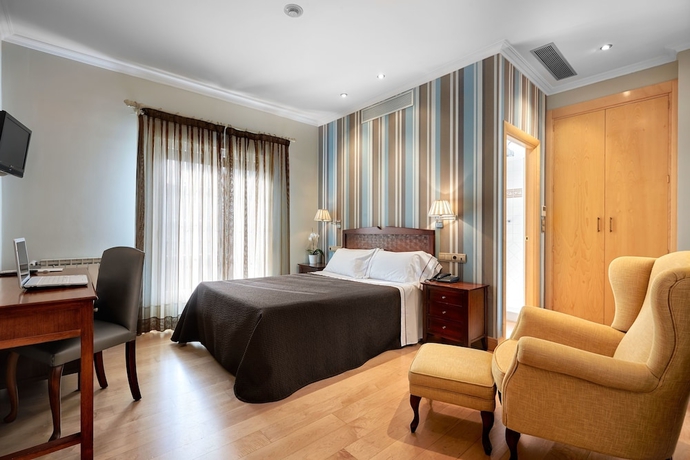 Imagen de la habitación del Hotel Atalaia, Irún. Foto 8