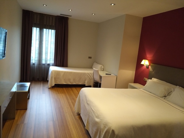 Imagen de la habitación del Hotel Atalaia, Irún. Foto 13