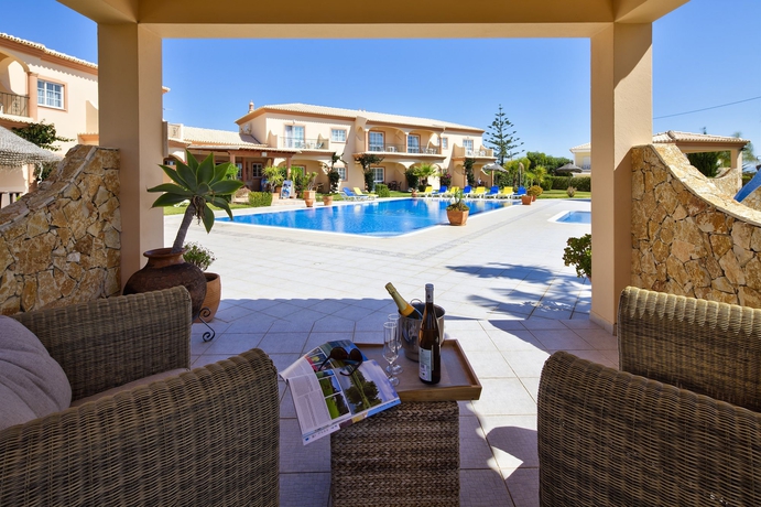 Imagen de los exteriores del Hotel Atalaia Sol. Foto 9