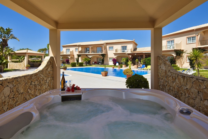 Imagen de los exteriores del Hotel Atalaia Sol. Foto 10