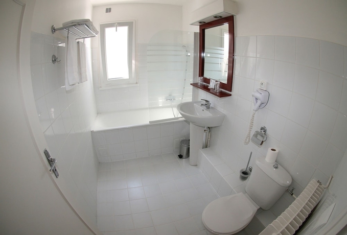 Imagen de la habitación del Hotel Atalante. Foto 7